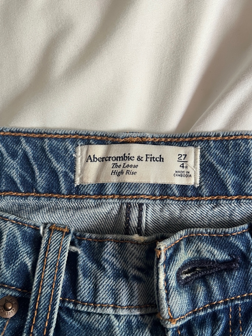 Loose High Rise Jeans